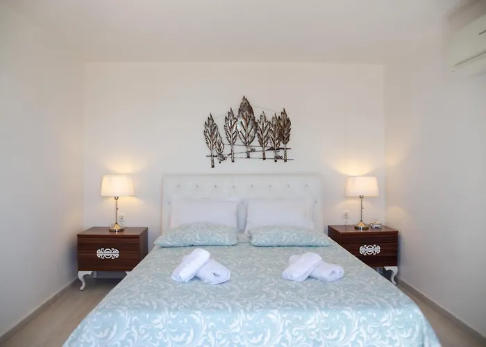 펜션 Aristoteles Chalki Town